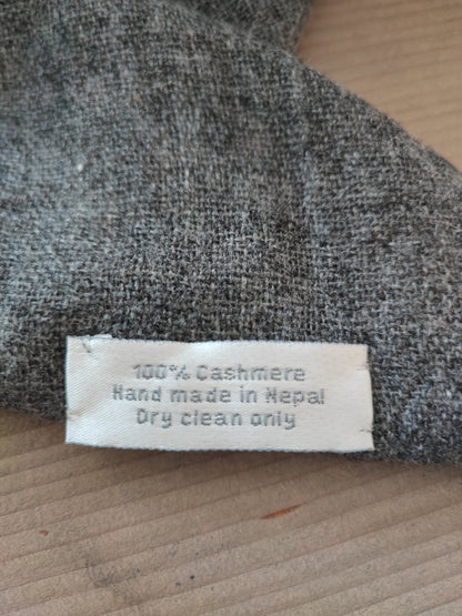 Mykt grått kasjmirskjerf